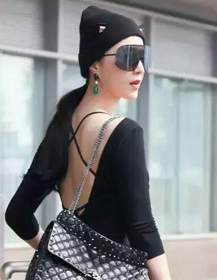 一個(gè)作妖一個(gè)沒(méi)穿褲子，范冰冰張馨予斗法巴黎時(shí)裝周